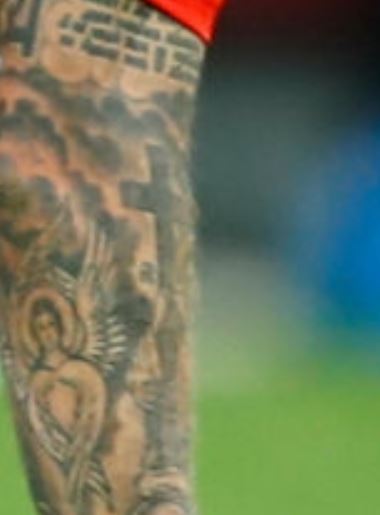 Fiodoro kryžius ant kairės rankos tatuiruotės