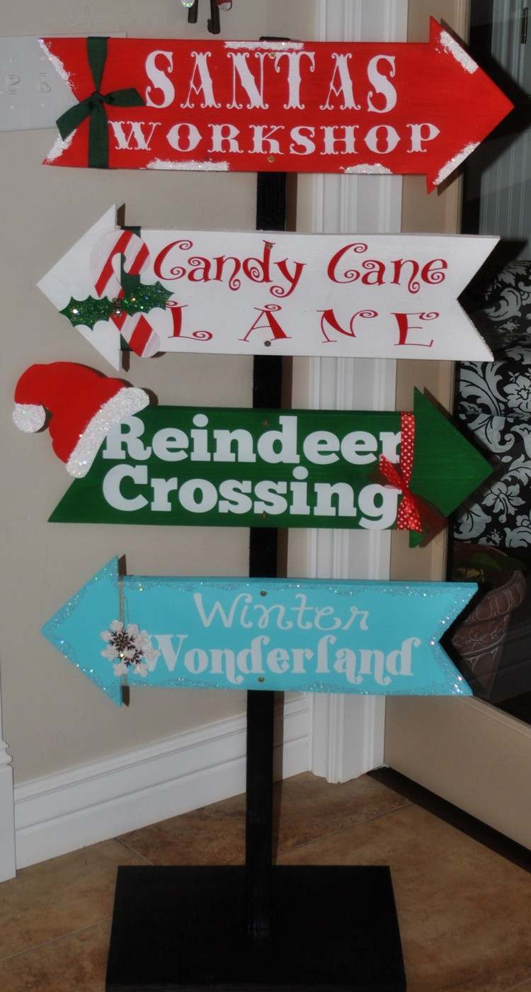 semn de direcție decorativ în roșu, verde, alb și albastru decor-grădină-lemn-Crăciun-face-tu-singur-direcție-semn-decorativ