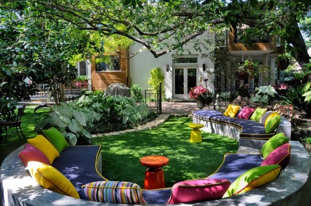 gradina bancă de proiectare beton perne colorate umbră copac tendințe design grădină 2014 bancă perne colorate beton umbră copac