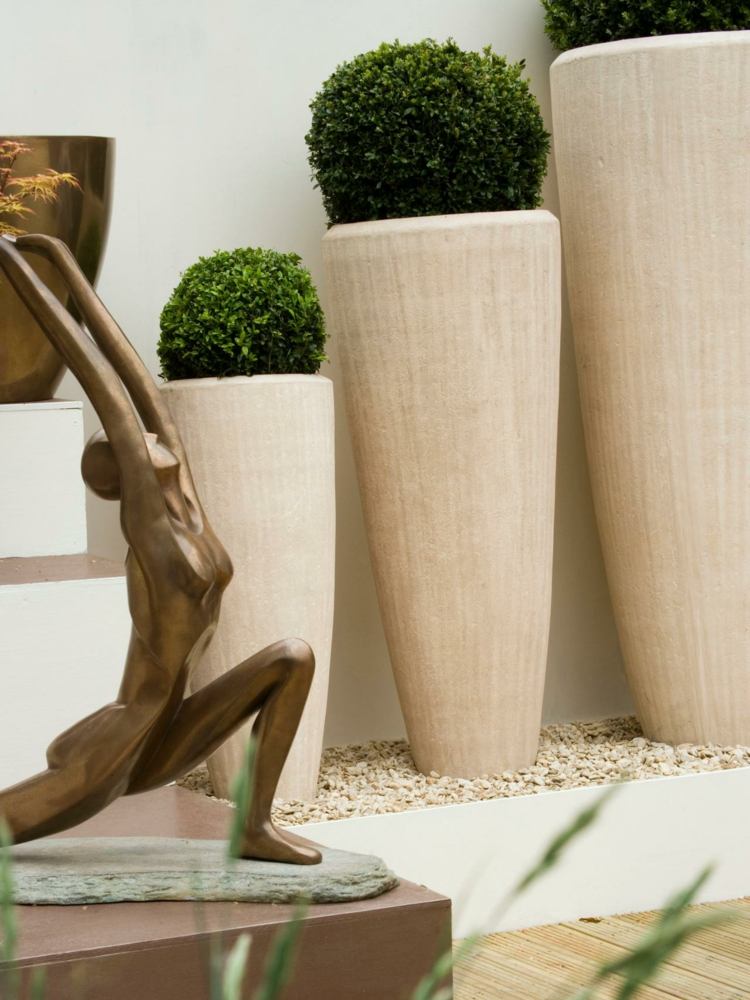 Alegeți decorul perfect pentru amenajarea grădinii grădină-design-2014-deco-idee-plantator-statuie-din-bușteni