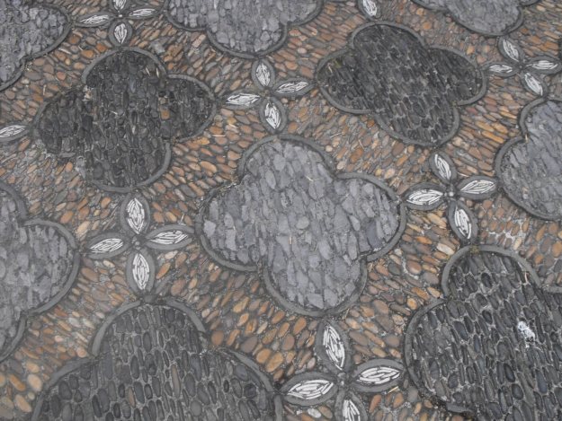 mozaic mai multe culori figurine zona exterioara bun venit