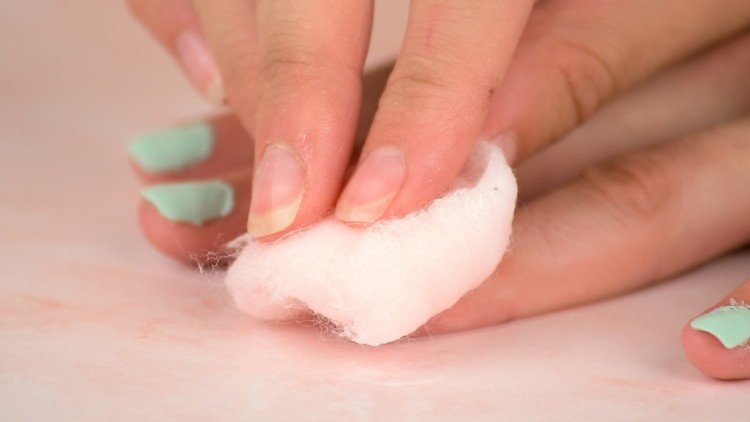 ca unghiile galbene cu oja, remediile casnice previn unghiile decolorate