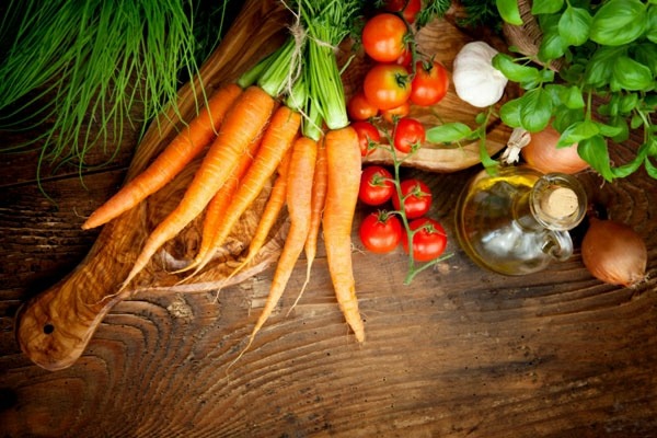 Salată de ceapă de morcov de roșii de balcon