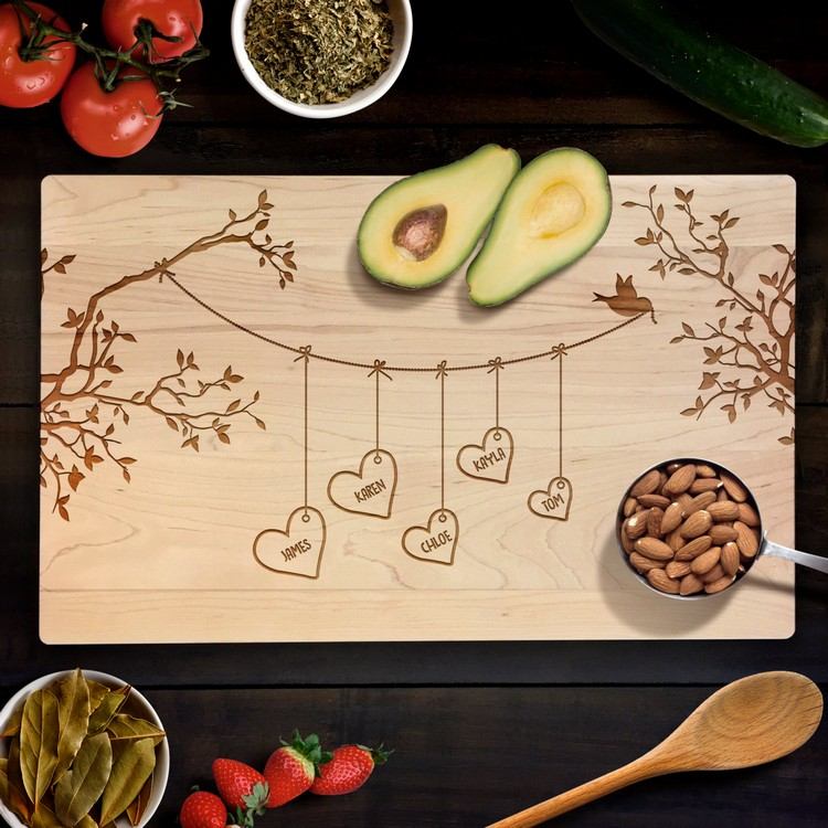 Placă de tăiat gravată pe un blat colecție-cadouri-tablă-de-tăiere-personalizată-gravată-cu-litere-nume-poză