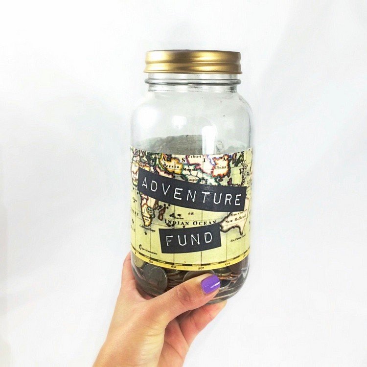 Economii de vacanță într-un fond de călătorie cadouri-mutare-în-apartament-deschidere-cutie-de-bani-călătorie-fond-de-a-face-singur