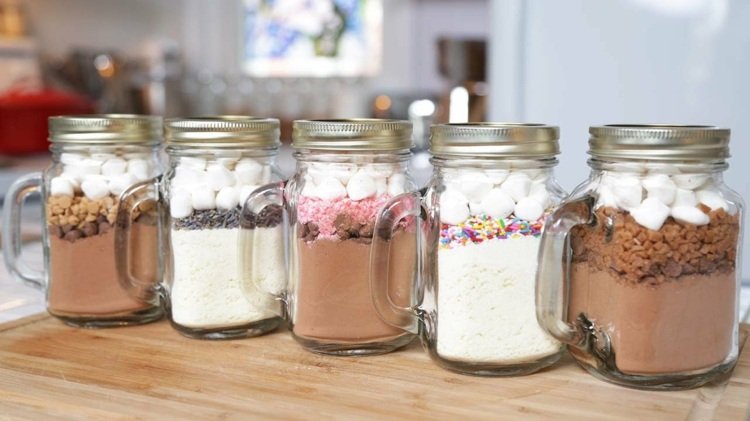 Cadourile din borcan pot fi, de asemenea, comestibile cadouri-borcan-amestecuri-idei-marshmallows-cacao-torturi