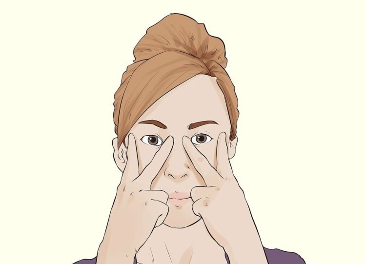 Reduceți picioarele de cocoș cu un antrenament simplu al feței