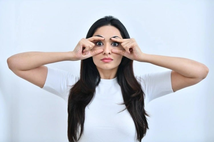 Reduceți pleoapele căzute cu exerciții și masaje pentru ochi