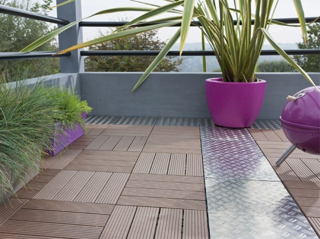 Găleată culoare roz beton balustradă metalică Bankirai