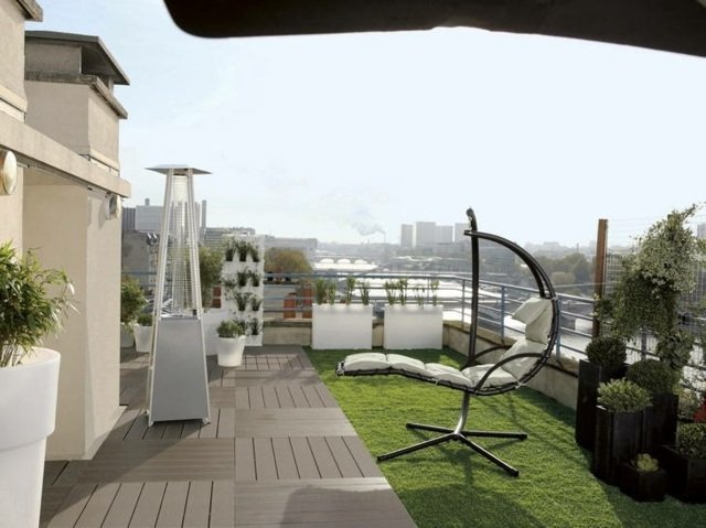 Scaunul reclinabil iarba artificială creează o vedere frumoasă a grădinii verticale