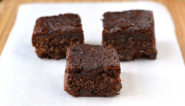 Brownies cu ciocolată fără gluten gluten-ciocolata-browies-sanatoase-fara-deserturi