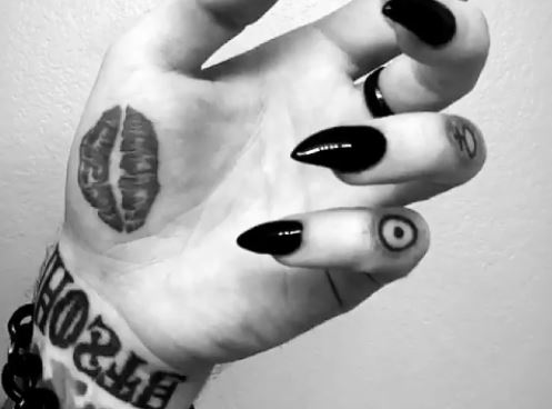 GHOSTEMANE tetovaža poljupca