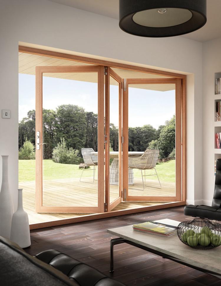 Vedere interioară a ușii de sticlă pliante cu trei foi de ușă Uși pliabile din sticlă pentru terasă cadru din lemn-trei-frunze-ușor-deschidere-living