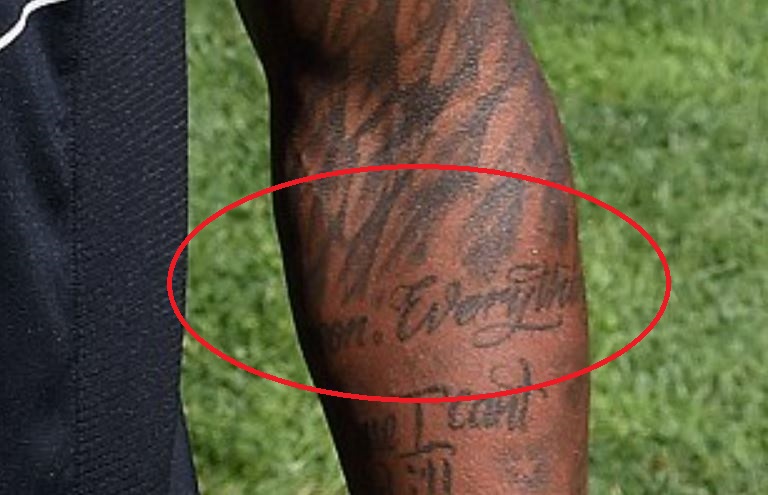 Glen scrive tatuaggio