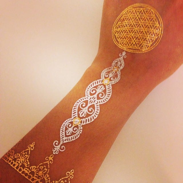 Za koji bi se zlatni tetovažni dizajn trebao odlučiti 1