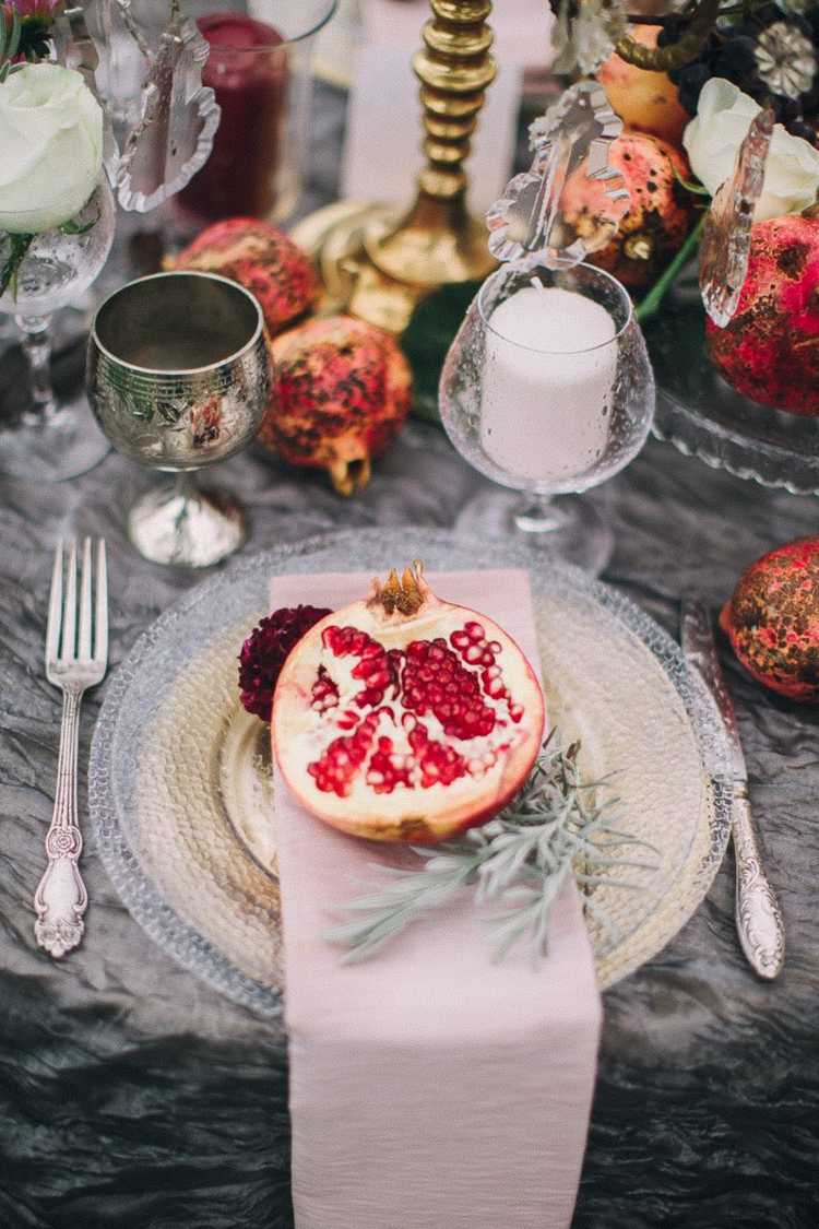 înjumătățite ramuri de rozmarin farfurie de sticlă tacâmuri vintage