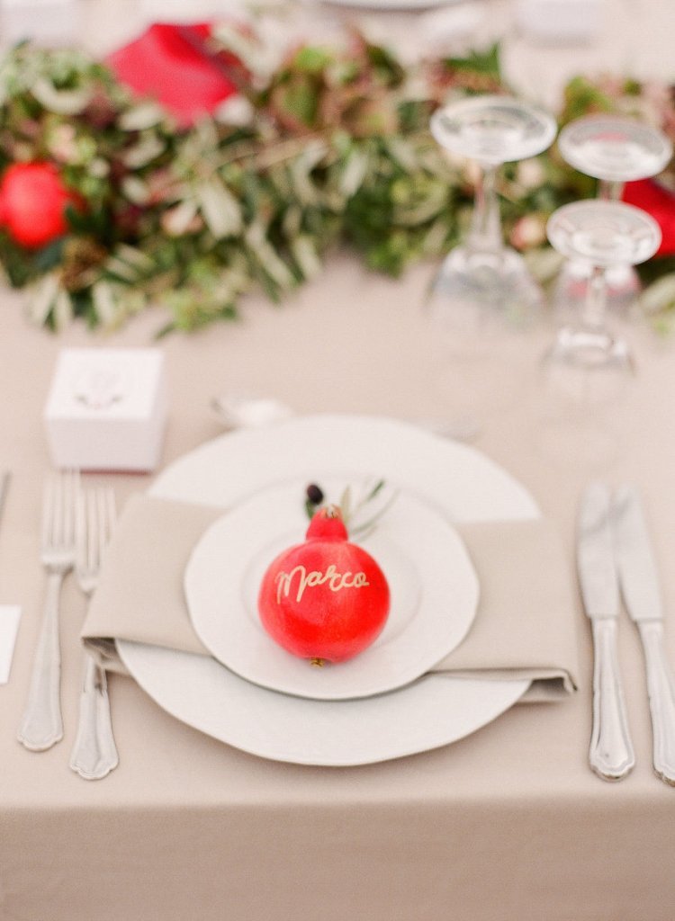 Decor de nuntă carte de loc rodie cu inscripții aurii