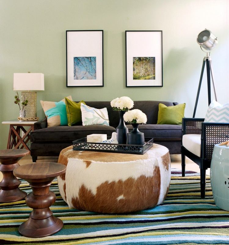 Perete verde în camera de zi modernă, cu mobilier eclectic Scaun verde idei de decor eclectic scaun
