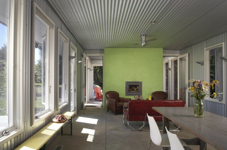 Peretele verde modern din sufragerie setează accente de culoare Mobilier tapițat cu puf verde de perete de culoare mov