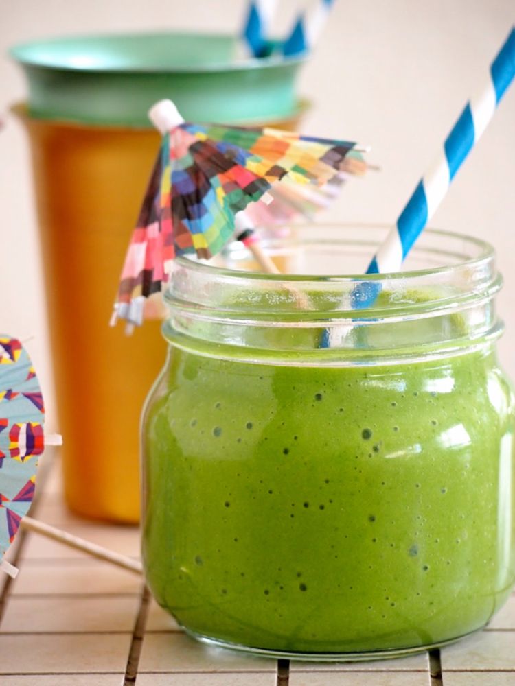 verde-smoothie-uri-slăbitoare-cu-calorii-slabe-dieta-paie