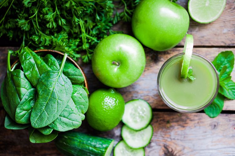 smoothie-uri-verzi-slăbire-dietă-cu-calorii-scăzute-castravete-spanac
