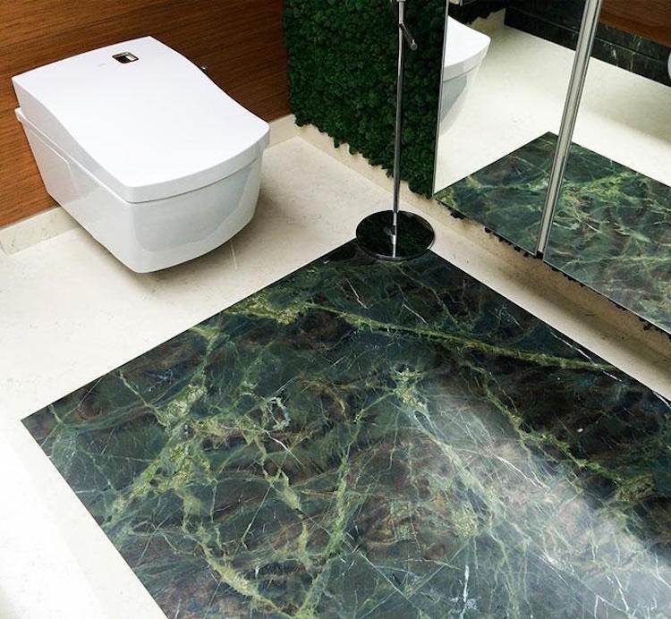 Plăci de podea marmură verde Combinație Spidergreen cu lemn și mușchi