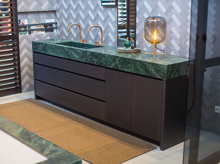 vanitate din marmură verde cu chiuvetă încorporată wenge