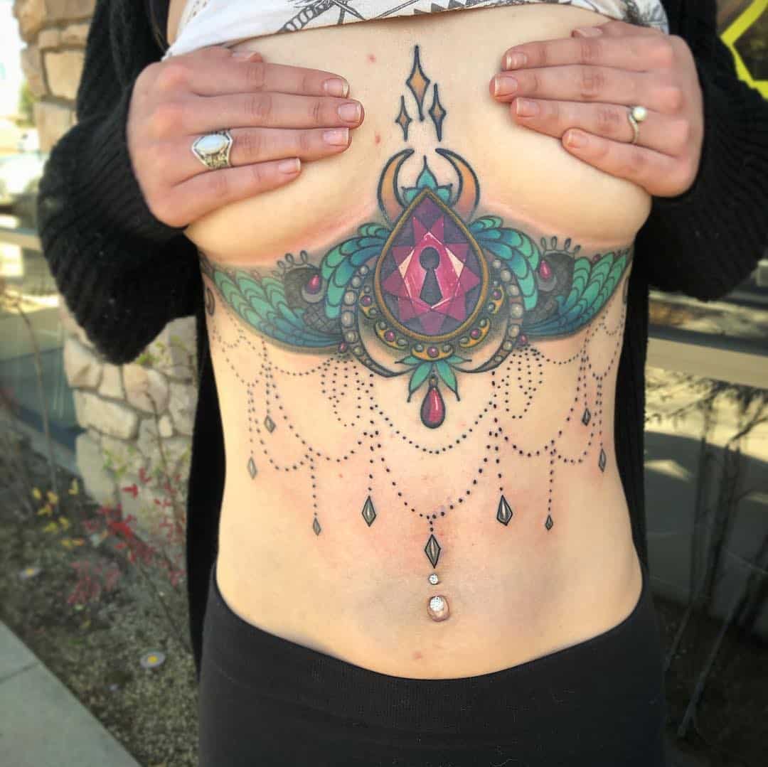 ロケット胸骨タトゥー2