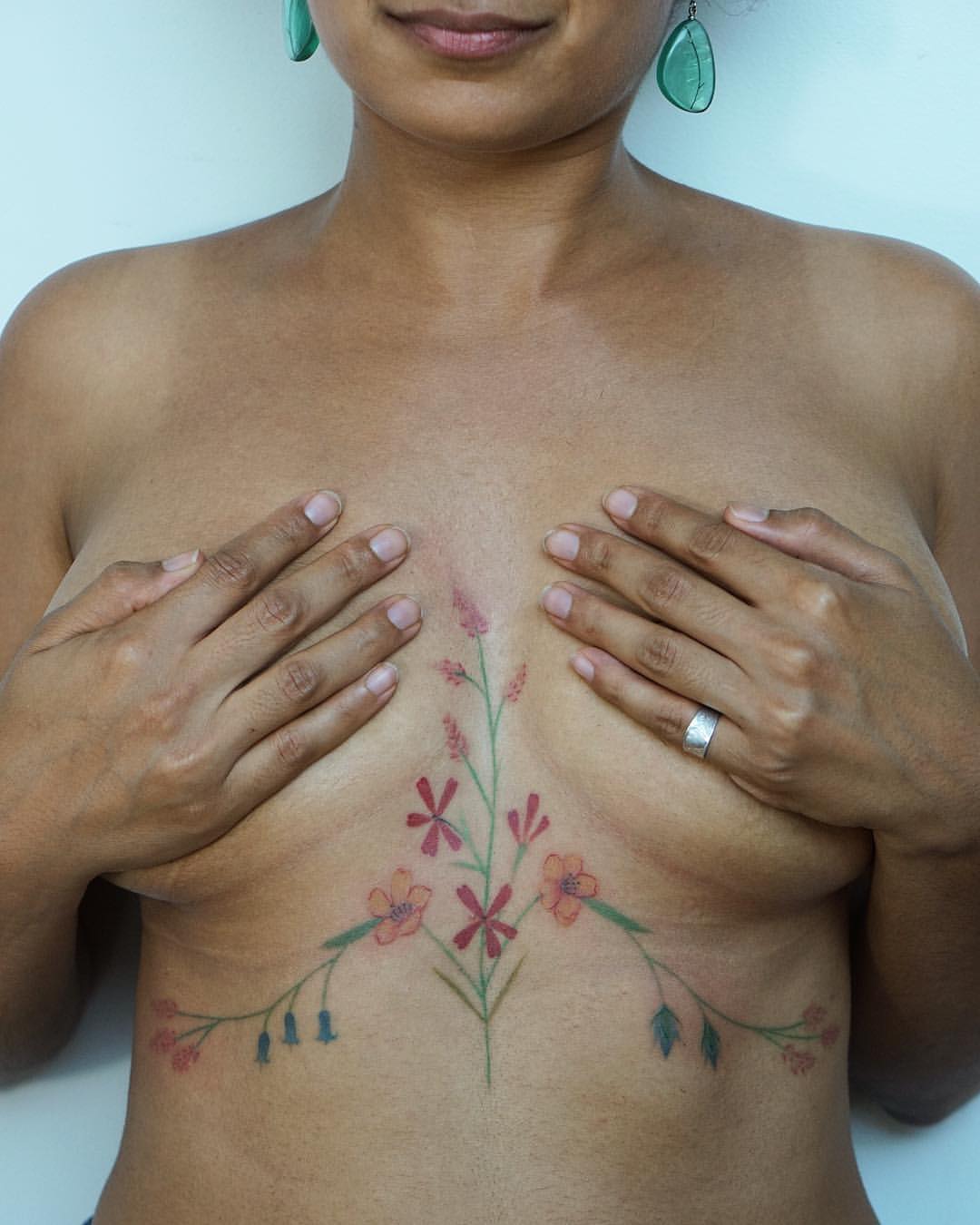 水彩胸骨タトゥー1