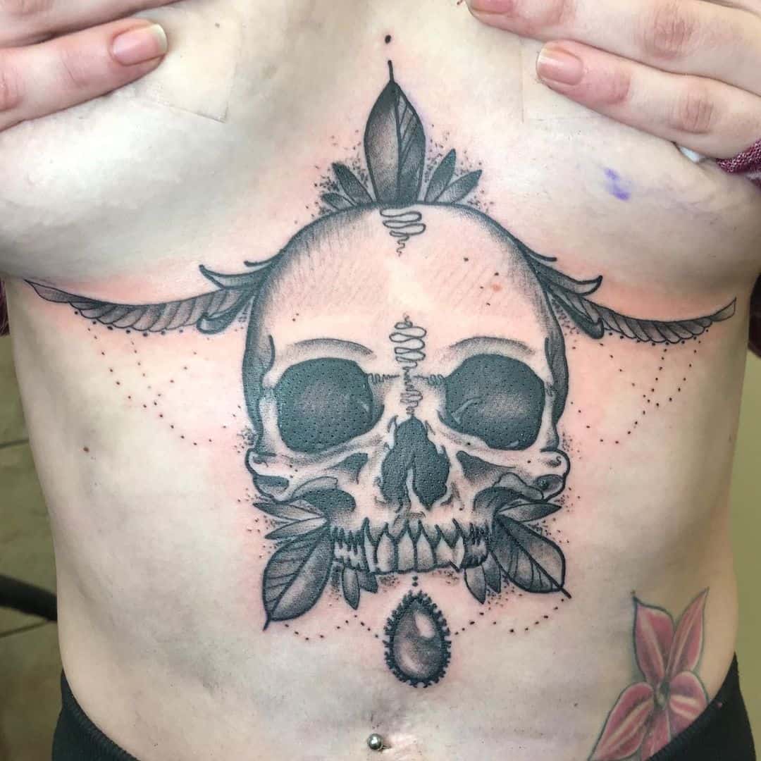 スカル胸骨タトゥー2