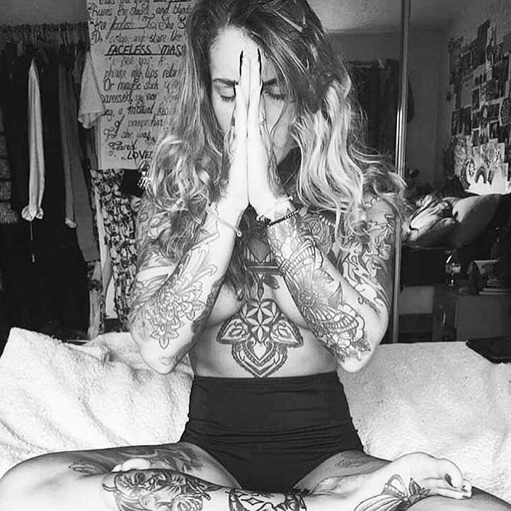 胸骨の入れ墨は傷つきますか1