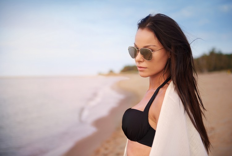 Sfaturi pentru îngrijirea părului în timpul verii pentru a proteja părul de remedii solare la domiciliu