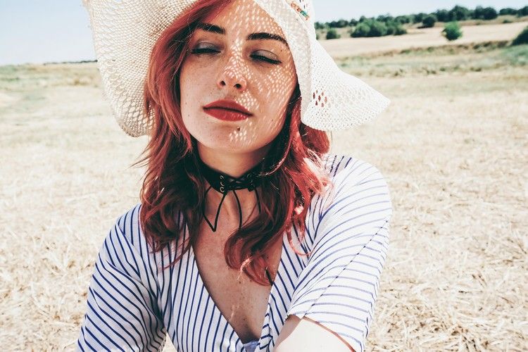 Pălărie ca protecție solară pentru păr Îngrijirea părului pentru sfaturi de vară