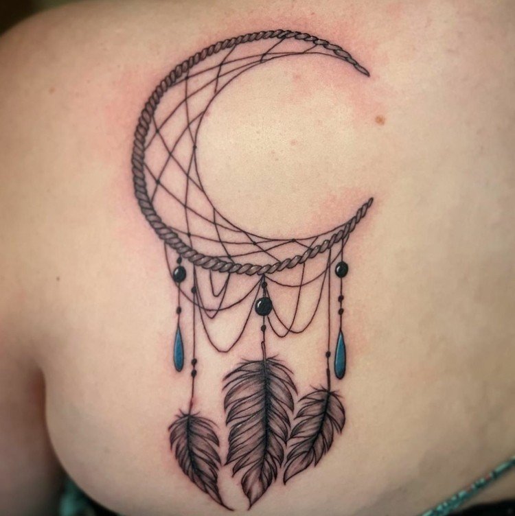 Tatuaj Dream catcher care înseamnă tatuaj pe umăr pentru femei