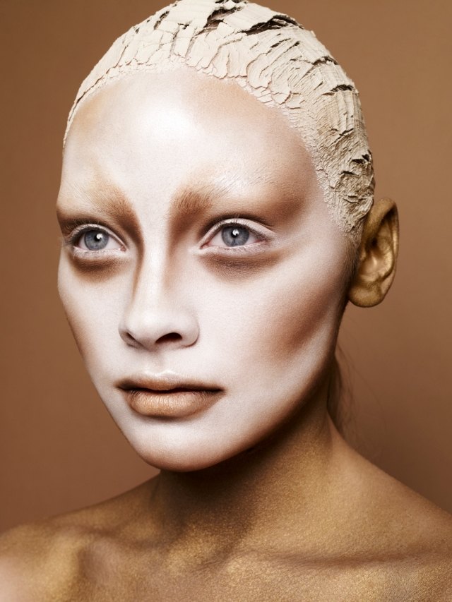 Idei de machiaj de Halloween-lentile de contact albastre-creepy-bronzer Halloween-femei-idei-de-machiaj-înfiorătoare-ființă-mumie