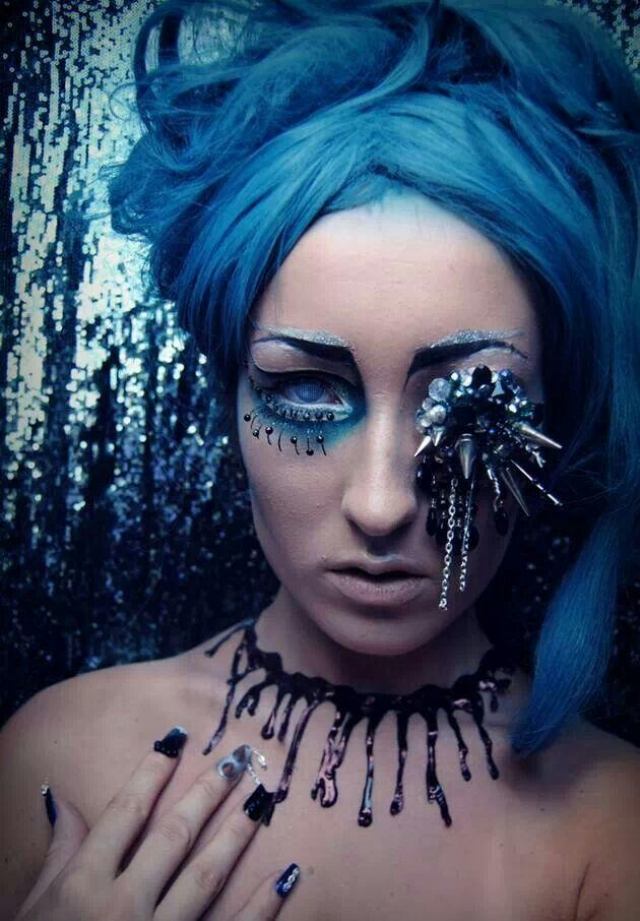 poze halloween-sirena-albastru sclipici-machiaj-peruca-accesoriu ochi Halloween-poze-sirena-albastru-peruca-ochi-accesoriu