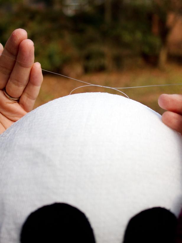 Decorațiunile de grădină Halloween-uri personalizate atașează capul de fantomă Decorare-grădină-Halloween-pentru-a-face-tu-singură-fantomă-atașată