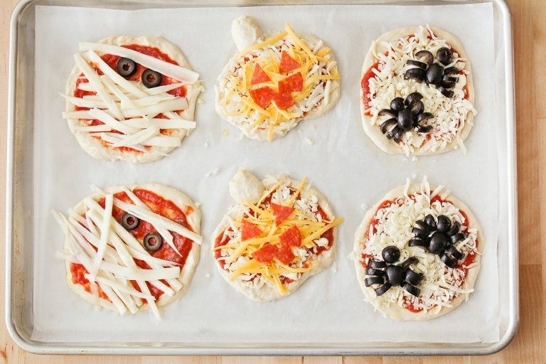 Coaceți pizza mici cu rețete simple și rapide