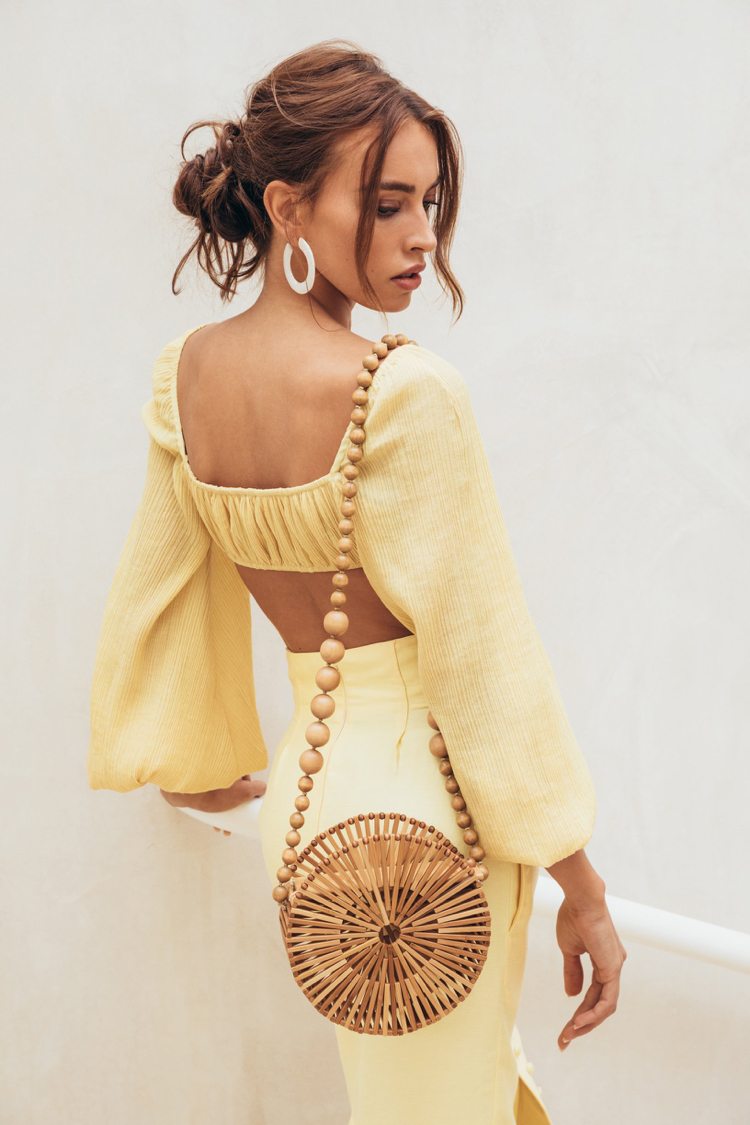 Genti din lemn stil rochie maxi maneca puff fara spate