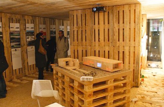 Arhitectură interioară neconvențională a casei de paleți ecologice Interiorul casei de paleți-neconvențional