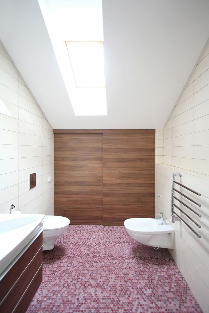 Un mobilier de baie din lemn și mozaic în mov mobilier baie gresie moderna mozaic mov maro alb