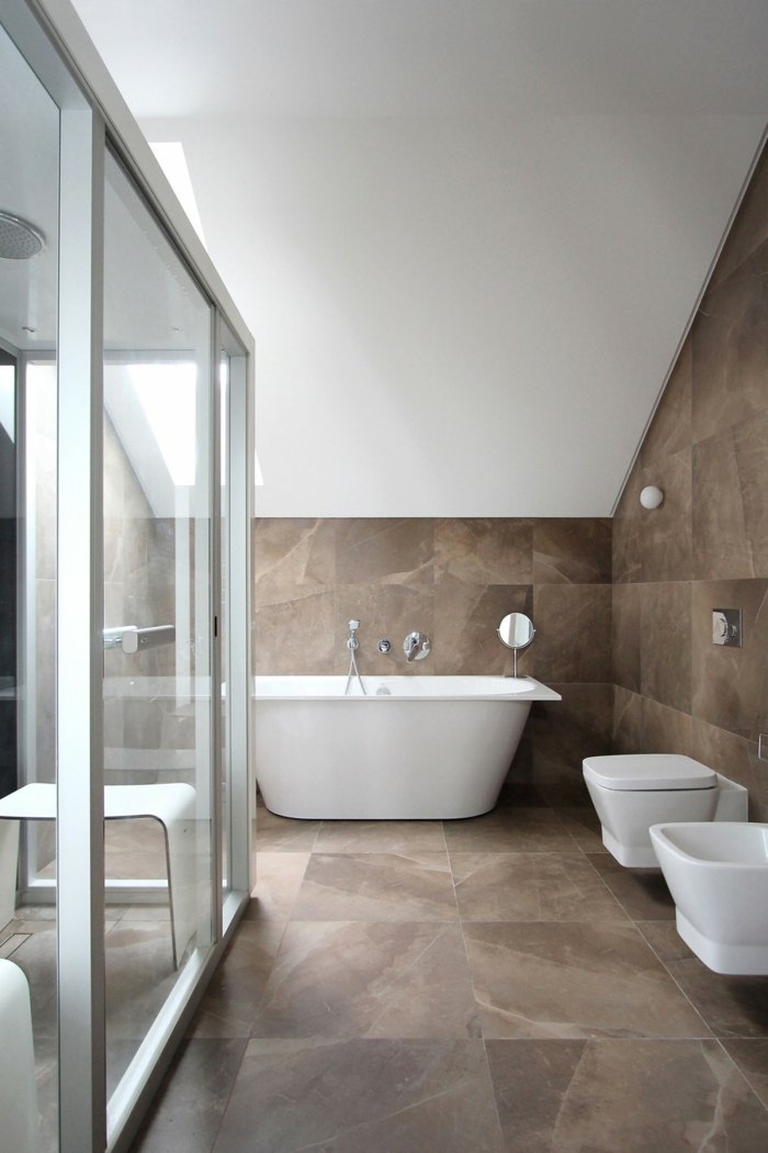 Plăcile de piatră din casă radiază căldură mobilier baie cadă toaletă gresie duș piatră maro