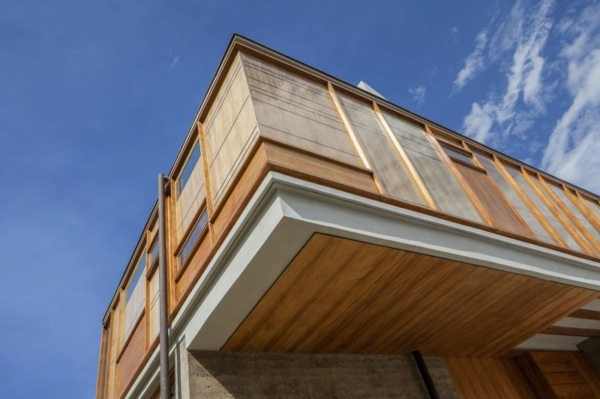 Casă în munți arhitectură casă familială fațadă jaluzele