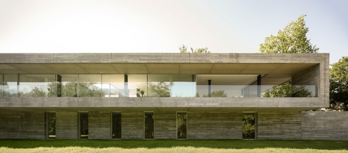 Casă în Portugalia - Balconul lung cu o vedere minunată arhitectură perete din beton solid sticlă balcon design modern