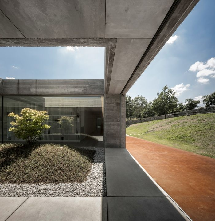 Construcția casei din beton casa in portugal design beton vedere moderna balcon