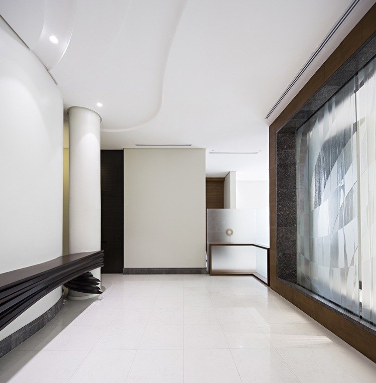 clădire intrare proiectare cameră separator sticlă din lemn