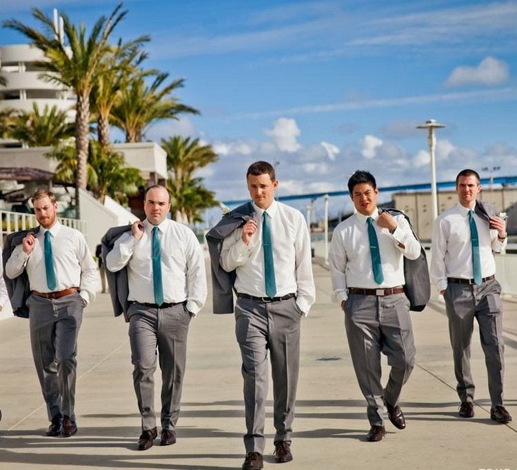 Costume gri și cravate verzi pentru mire și mire Nunți-plajă-verde-cravată-costum-gri