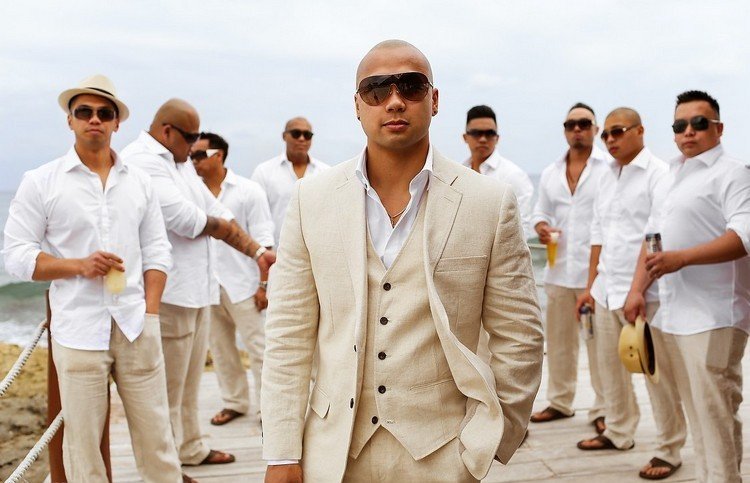 Costum de culoare nisip pentru nunta de pe plaja Nunta-plaja-culoare-nisip-casual-planificare-nunta