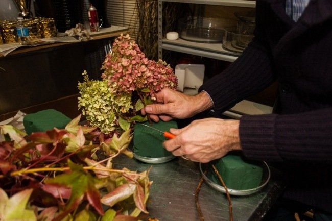 faceți-vă propriile hortensii de aranjament floral de toamnă