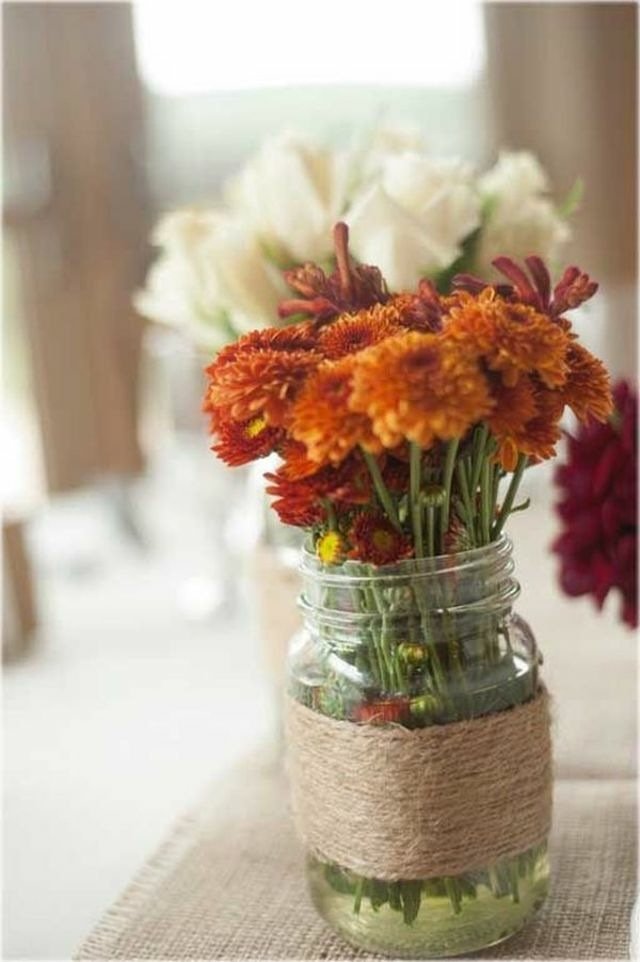 Decor vintage cu borcan de zidărie ca vază deco mason jar vaza fire buchet flori toamna